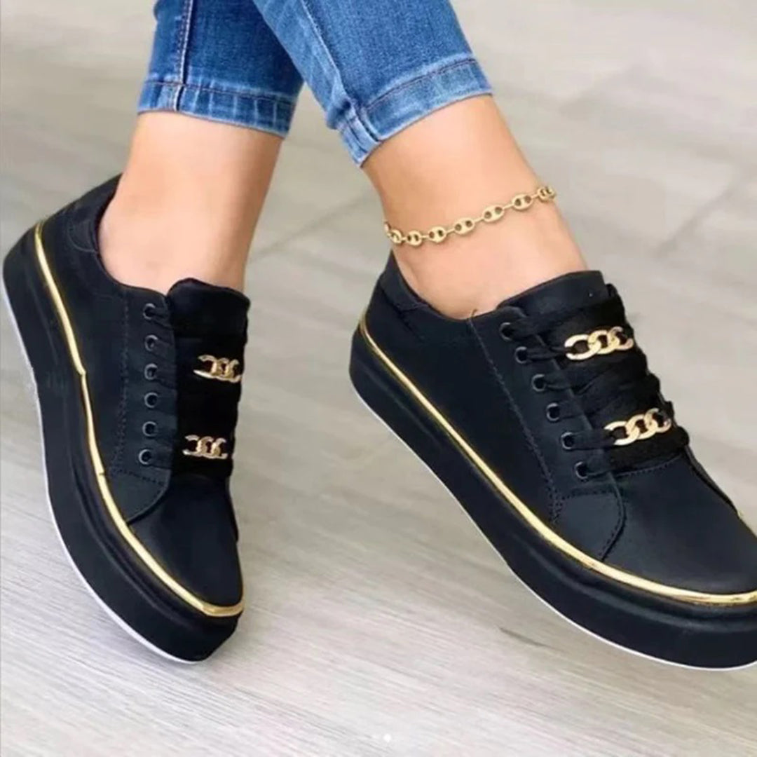 Chiara – Białe sneakersy z złotym akcentem