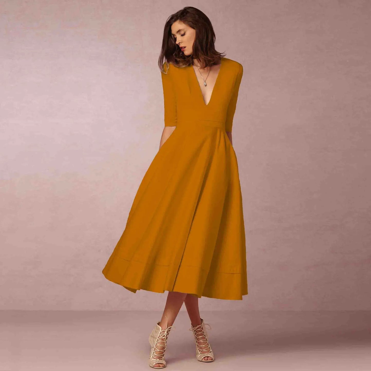 Charlotte – Elegancka sukienka z dekoltem w serek