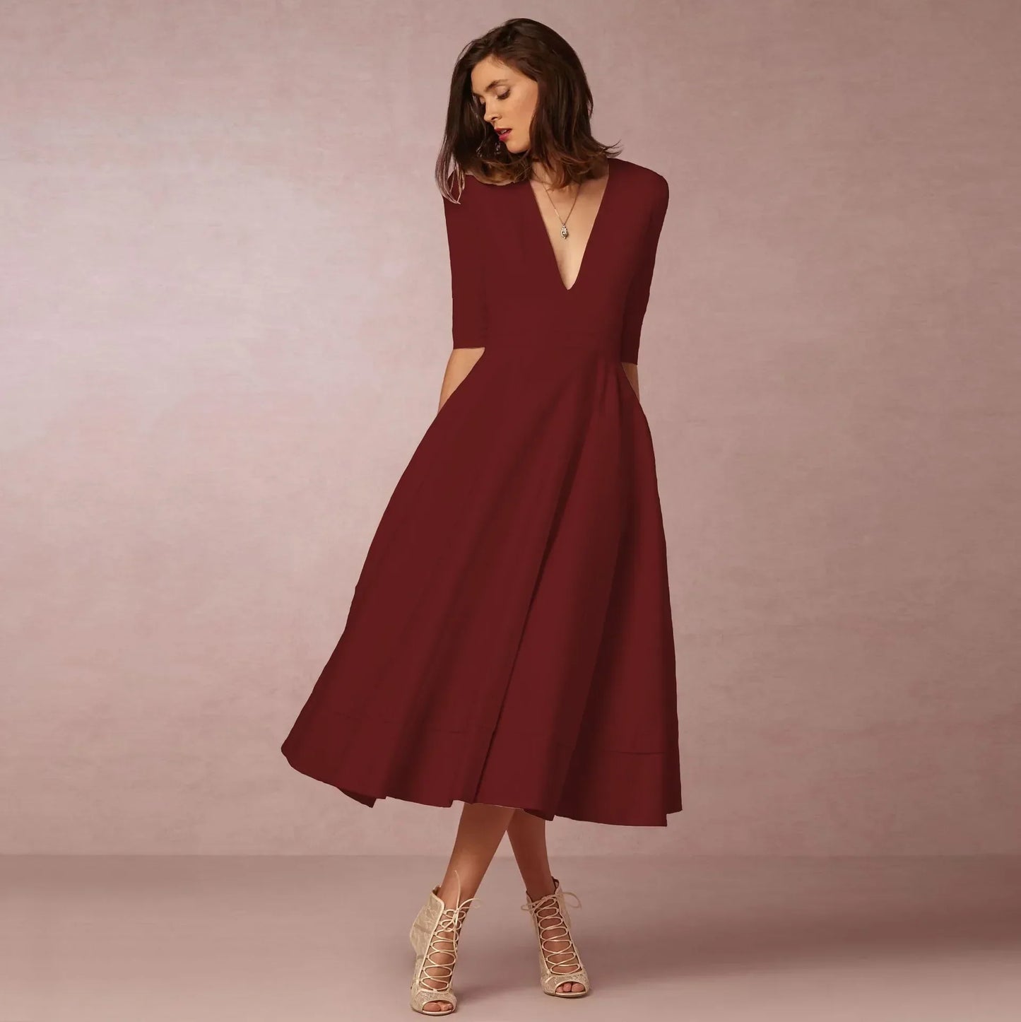 Charlotte – Elegancka sukienka z dekoltem w serek