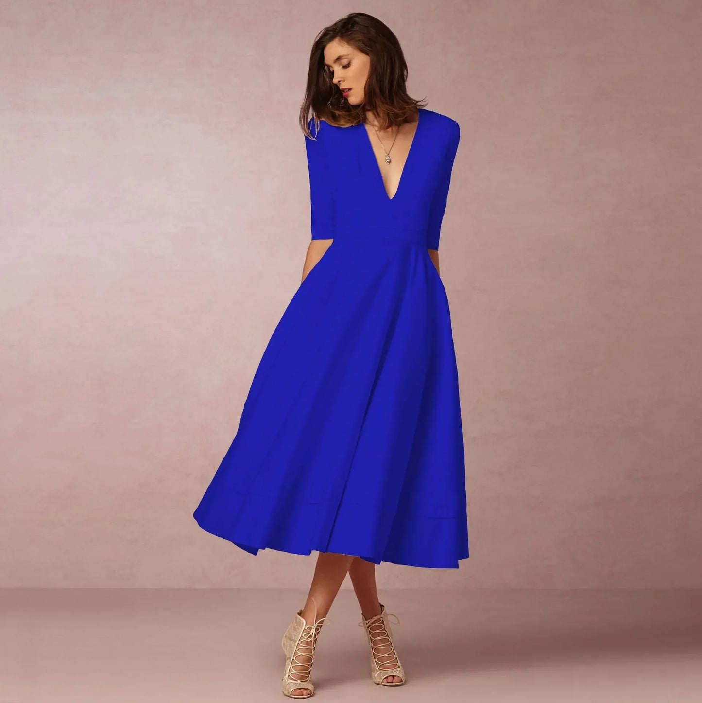 Charlotte – Elegancka sukienka z dekoltem w serek