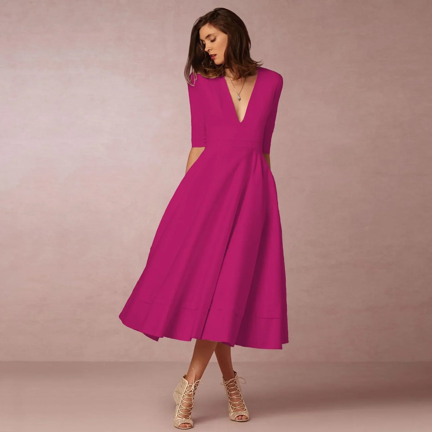 Charlotte – Elegancka sukienka z dekoltem w serek