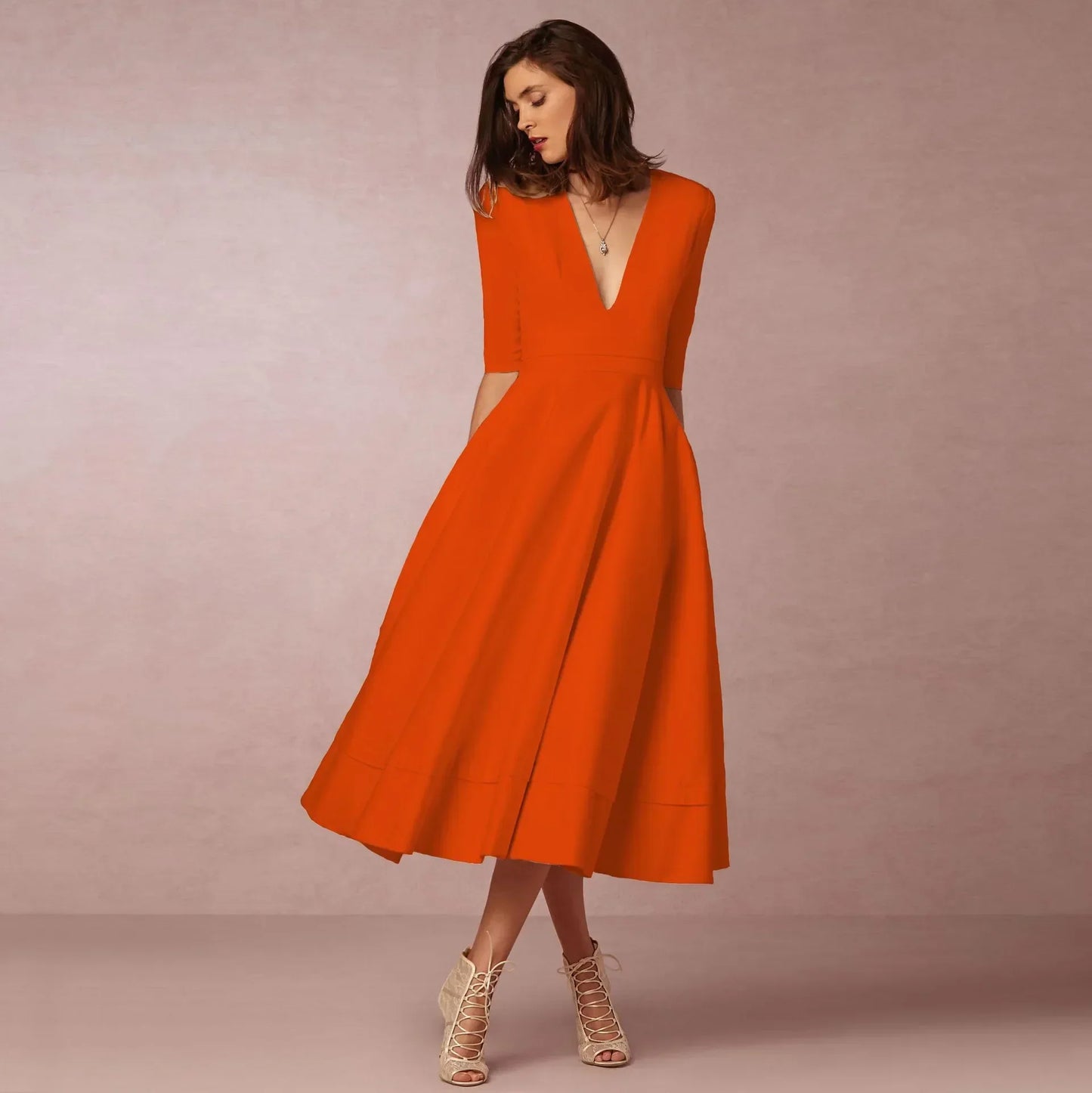 Charlotte – Elegancka sukienka z dekoltem w serek