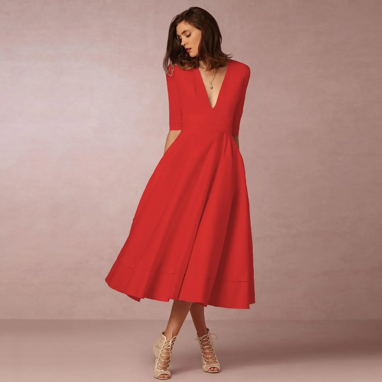 Charlotte – Elegancka sukienka z dekoltem w serek