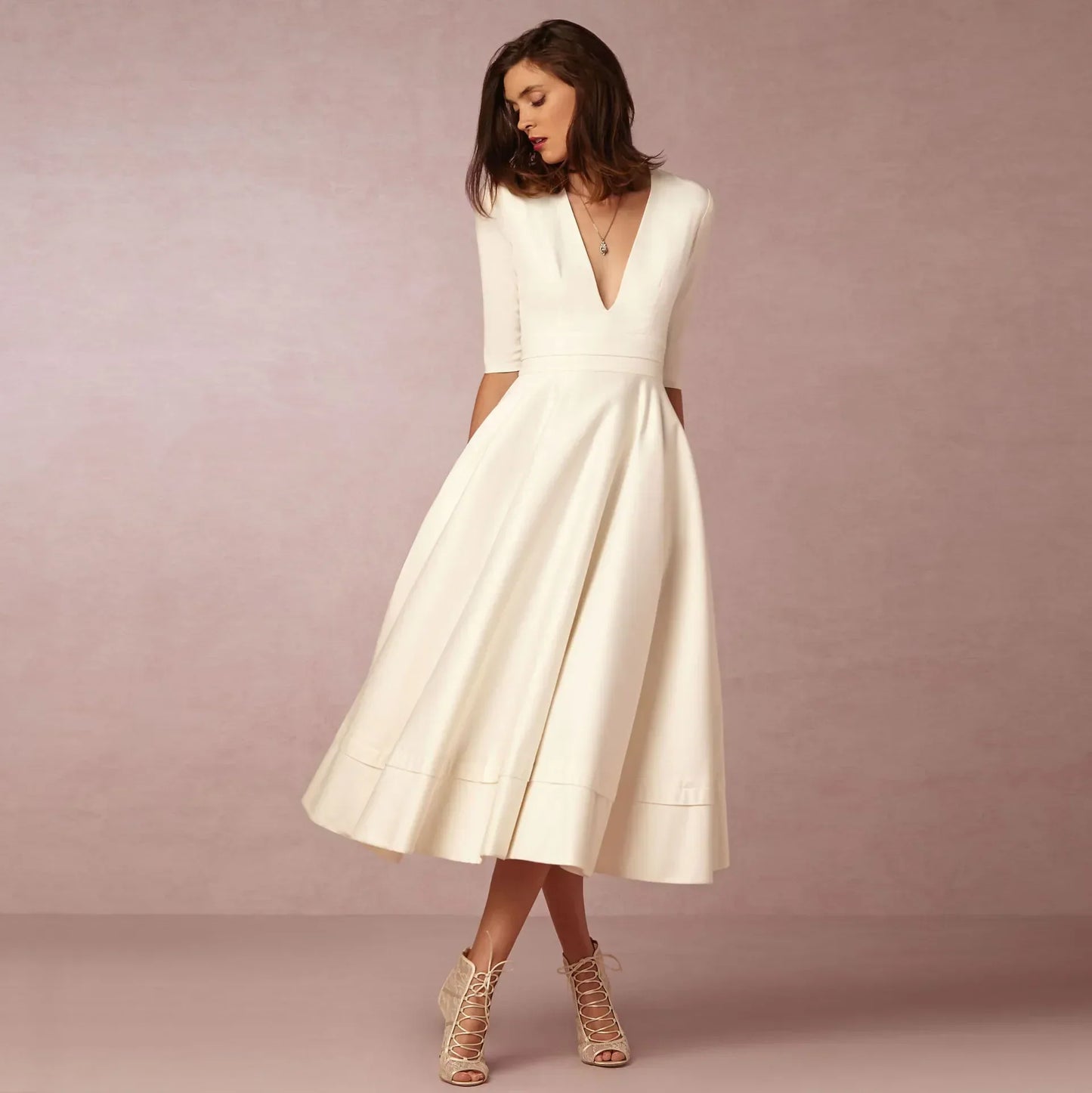 Charlotte – Elegancka sukienka z dekoltem w serek