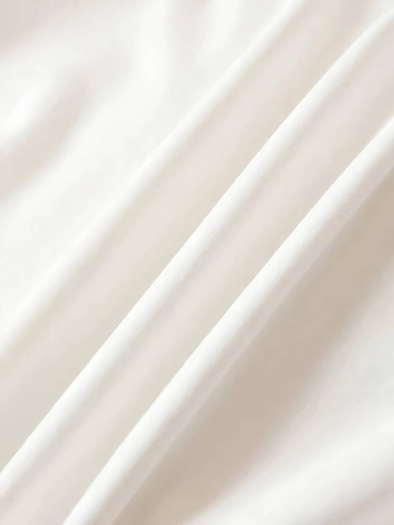 Nora – Minimalistyczna T-shirt o Nowoczesnym Designie