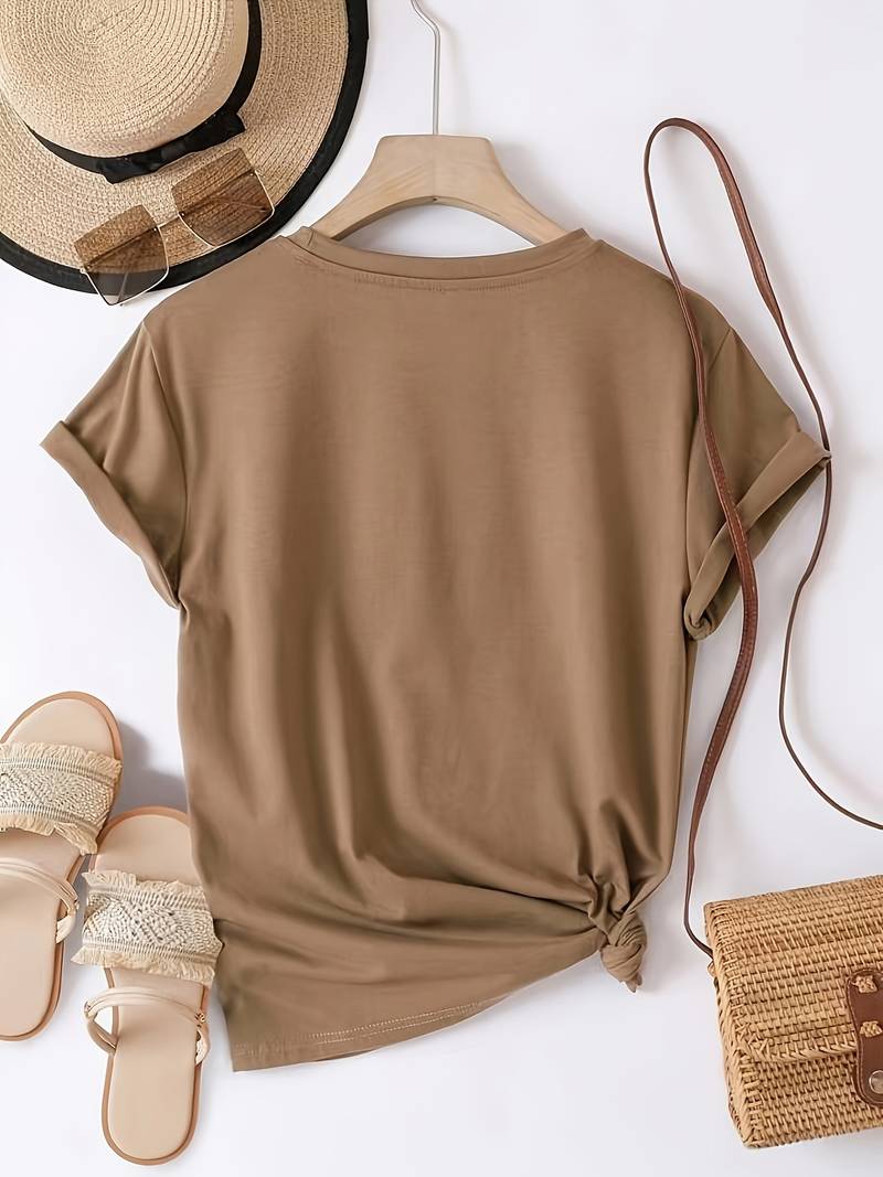 Nora – Minimalistyczna T-shirt o Nowoczesnym Designie