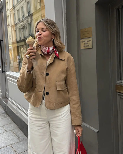 Lena – krótka kurtka zamszowa zapinana na guziki