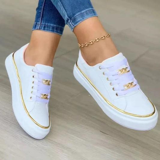 Chiara – Białe sneakersy z złotym akcentem