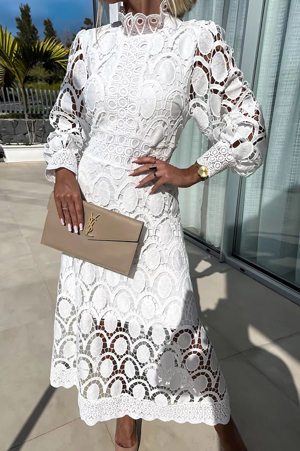 Elizabeth - Elegancka Sukienka z Koronką i Wysokim Kołnierzem
